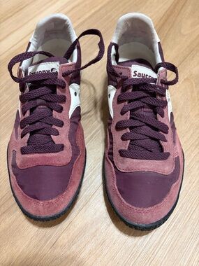 Saucony Sneakers Women’s 8 Burgundy Suede Nylon Low Top Running Shoes